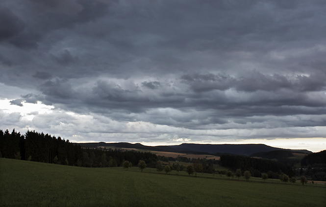 Nebe nad Borem - men formt