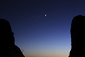 "General Laudon" pillar with Moon and Venus - main link