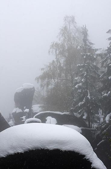 Foggy in rocks - smaller format