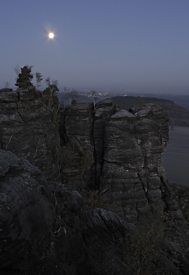 On rocks - smaller format