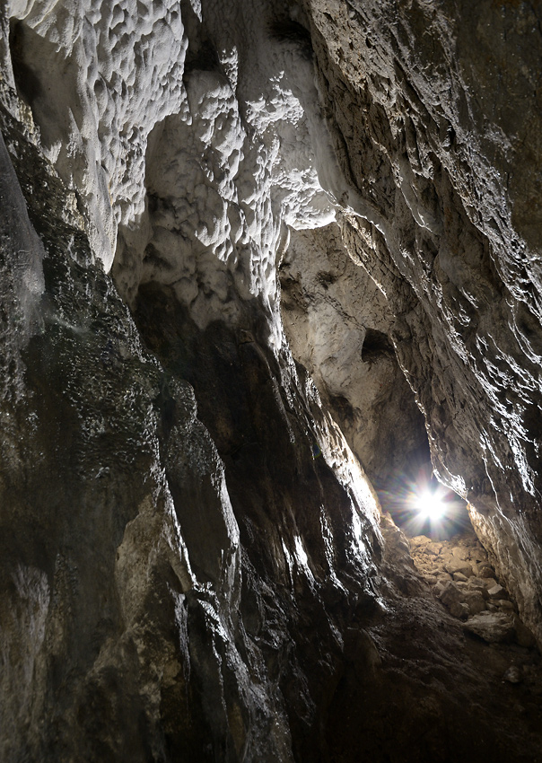 V Křížové jeskyni - větší formát