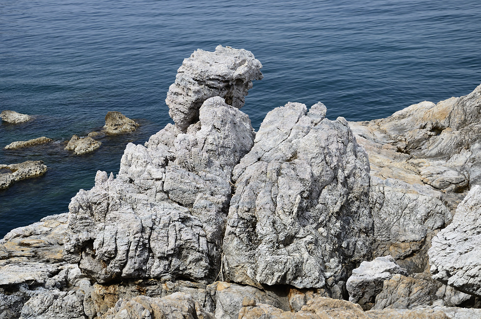 Na skalách u vody - větší formát