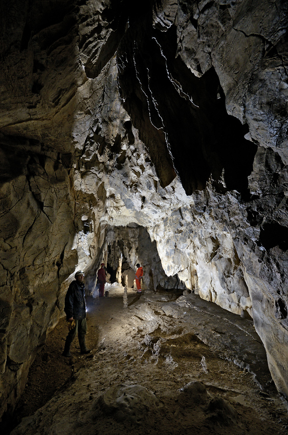 V jeskyni - větší formát
