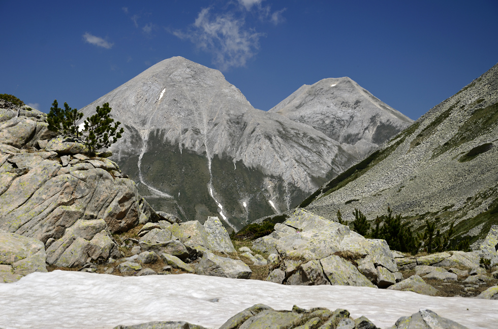 View back to "Vichren" - larger format