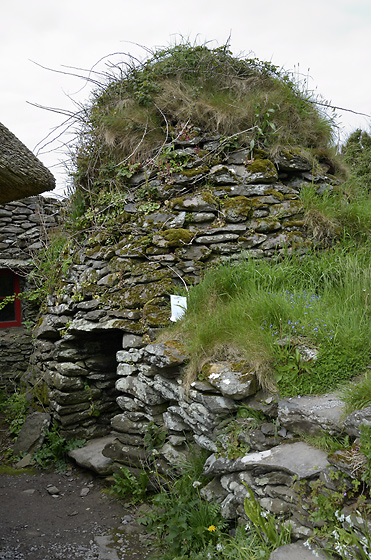 Beehive hut - smaller format