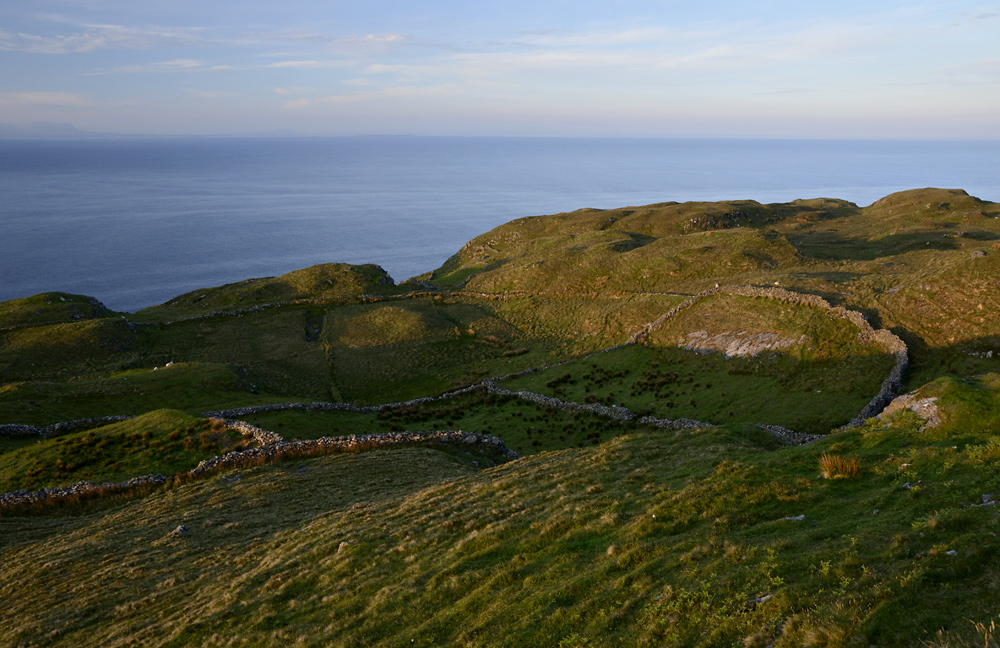 Between the mountains and the sea - larger format