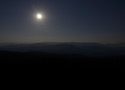 Měsíc nad horami - hlavní odkaz