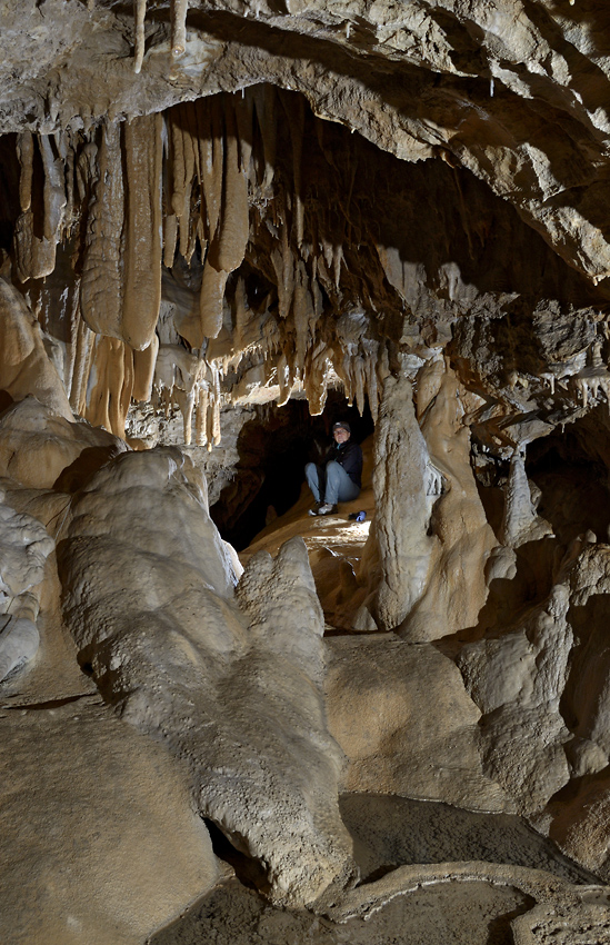 V jeskyni - větší formát
