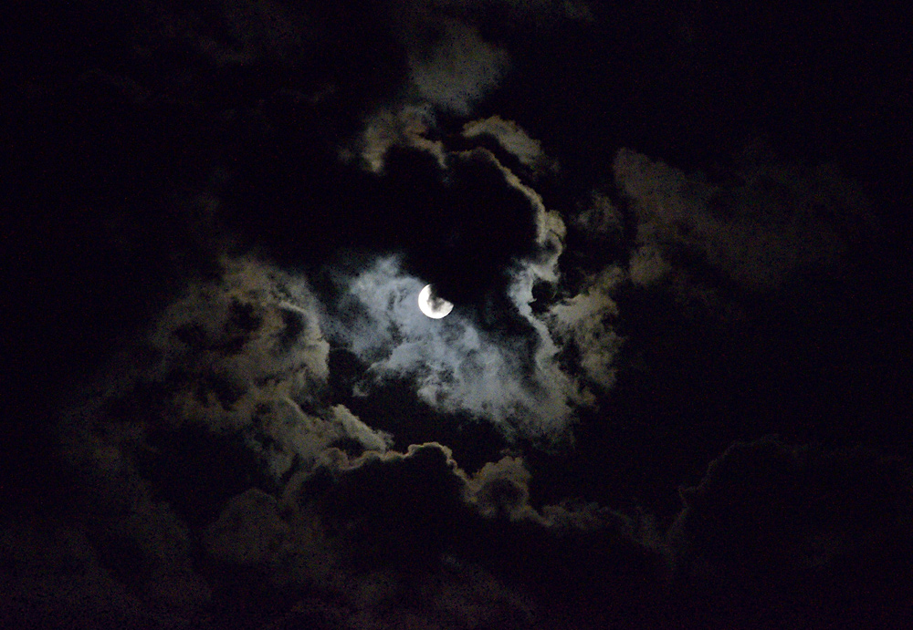 Měsíc a mraky - větší formát