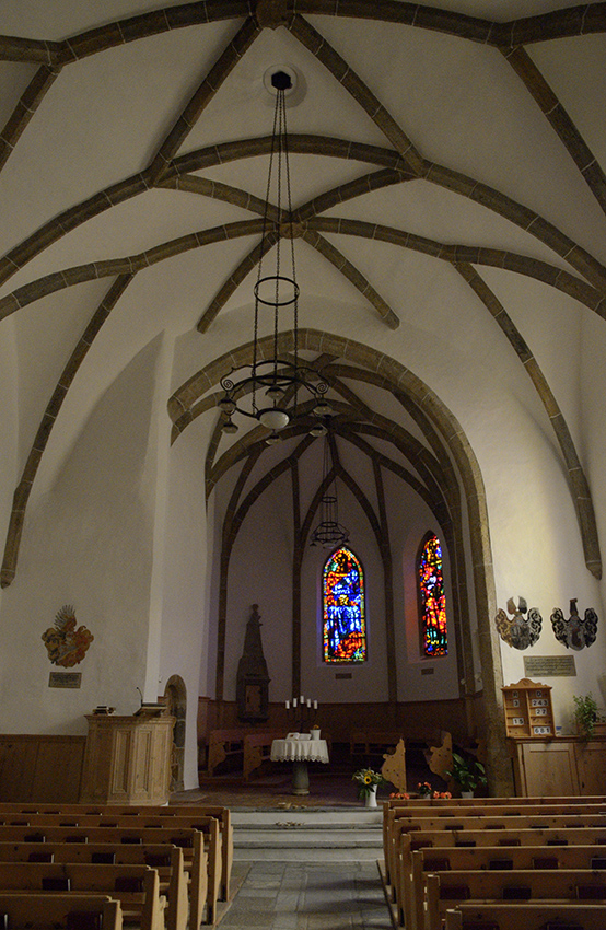 Interiér kostela v Zuoz - větší formát