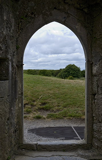 Ross Errilly Friary - men formt