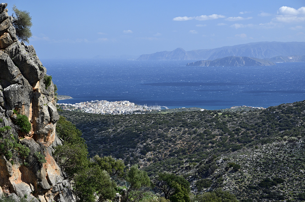 Vista from the northern hilltop - larger format