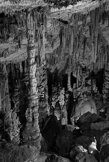 V Diktejsk jeskyni - men formt