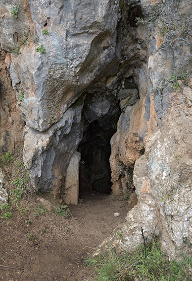 Jeskyn Trapeza - men formt