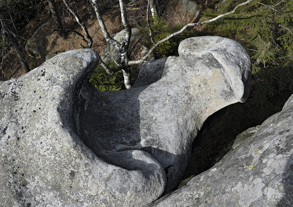 Bývalá skalní mísa - větší formát
