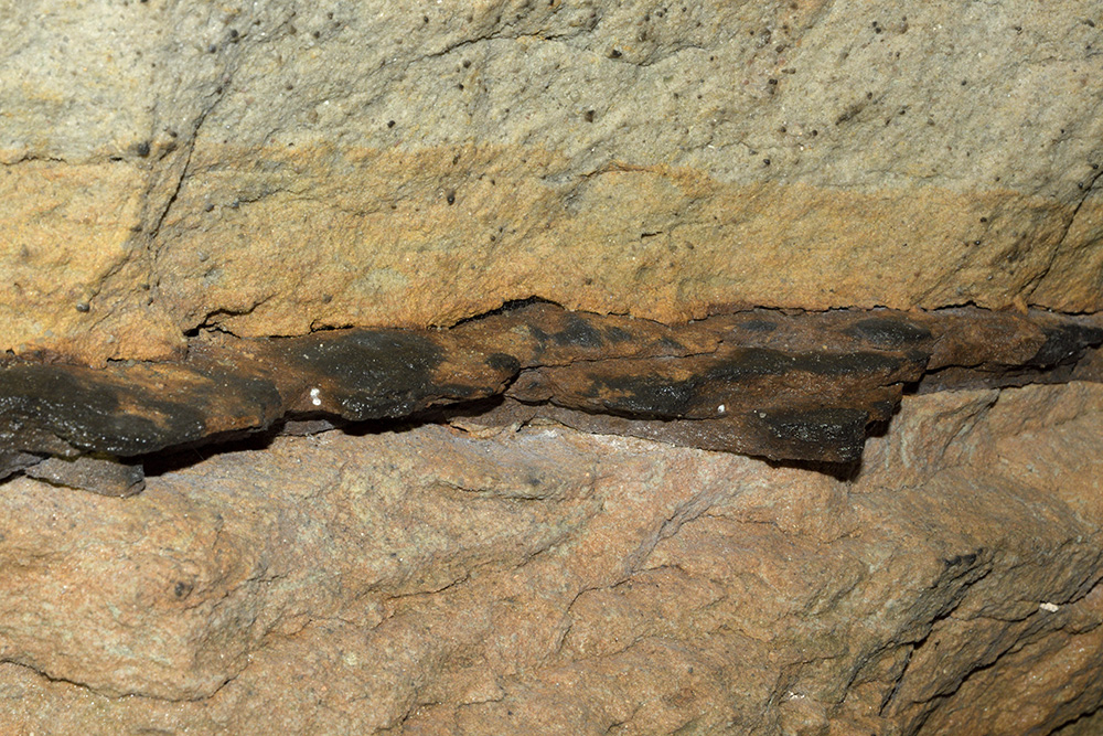 Ironstone layer - larger format