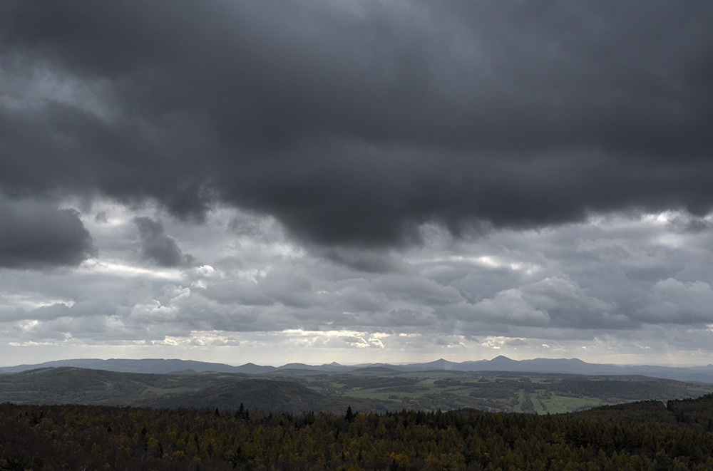 Mraky nad krajem - vt formt