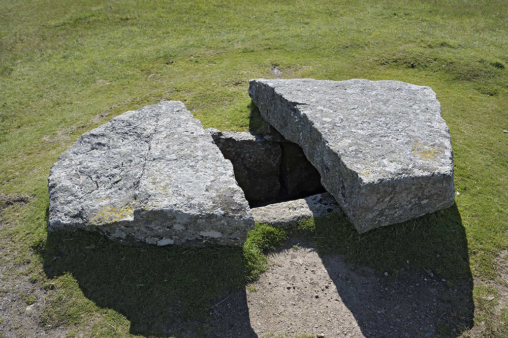 Cist - larger format