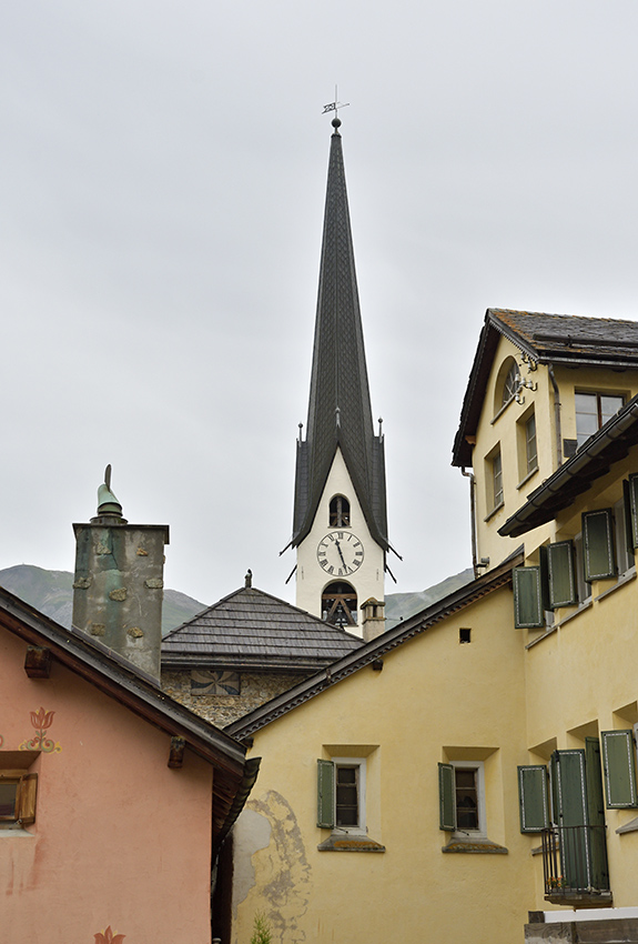 In <I>Zuoz</I> town - larger format