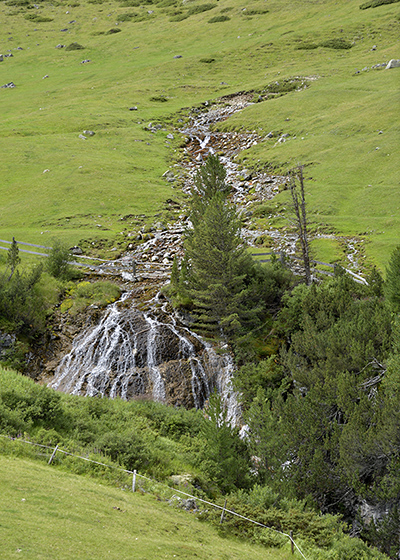Foam sinter waterfall - smaller format