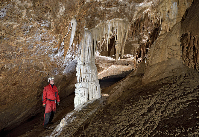 In the "Old Amateur Cave" - smaller format