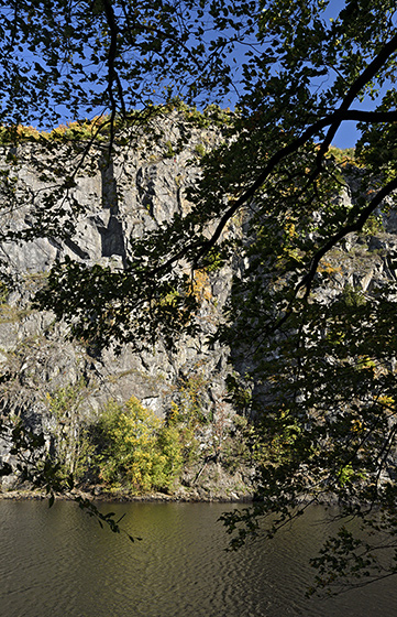 "Maenka" rock - smaller format