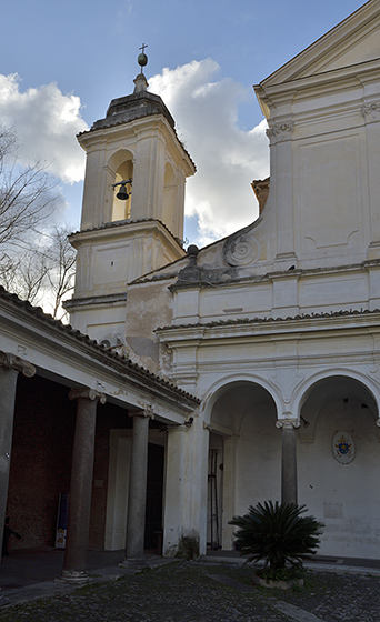 In the peristyle - smaller format