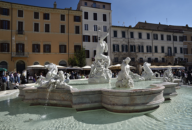 Neptun fountain - smaller format