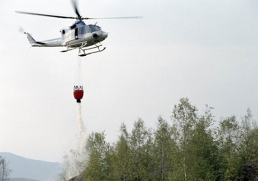 Extinguishing fire in rocks - larger format