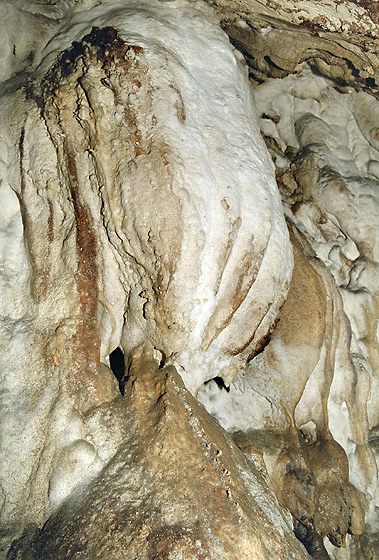 V jeskyni Vranovec - men formt