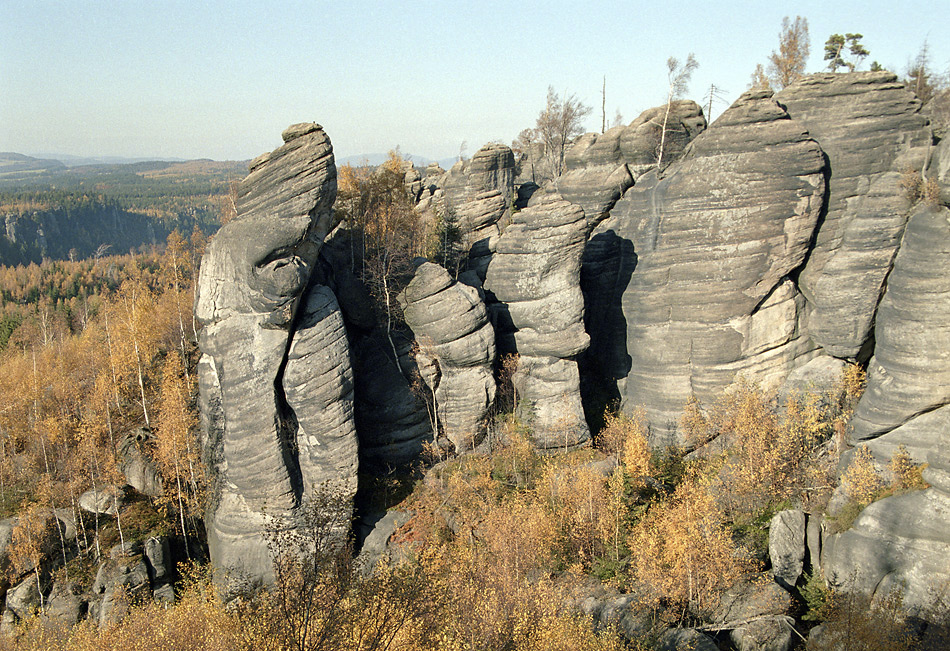 Ve skalách - větší formát