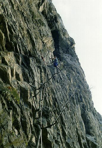 Ve stn nad klterem - men formt