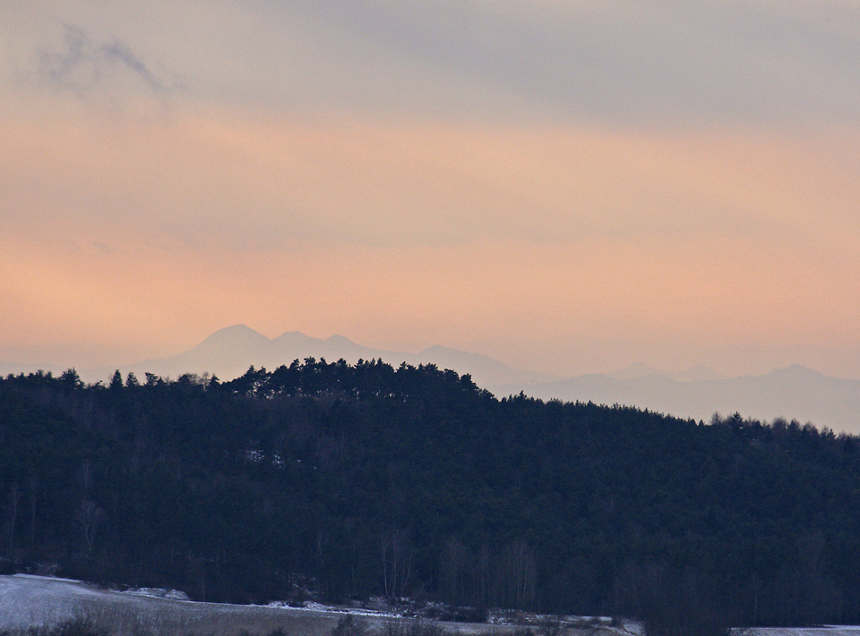 Light over the "Midmountains" - larger format