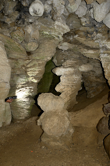 V Mechovsk jeskyni - men formt