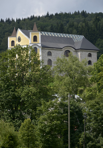Kostel v Neratov - men formt
