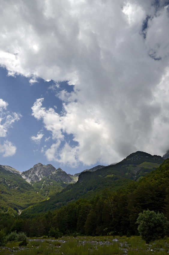 Mraky nad horami - vt formt