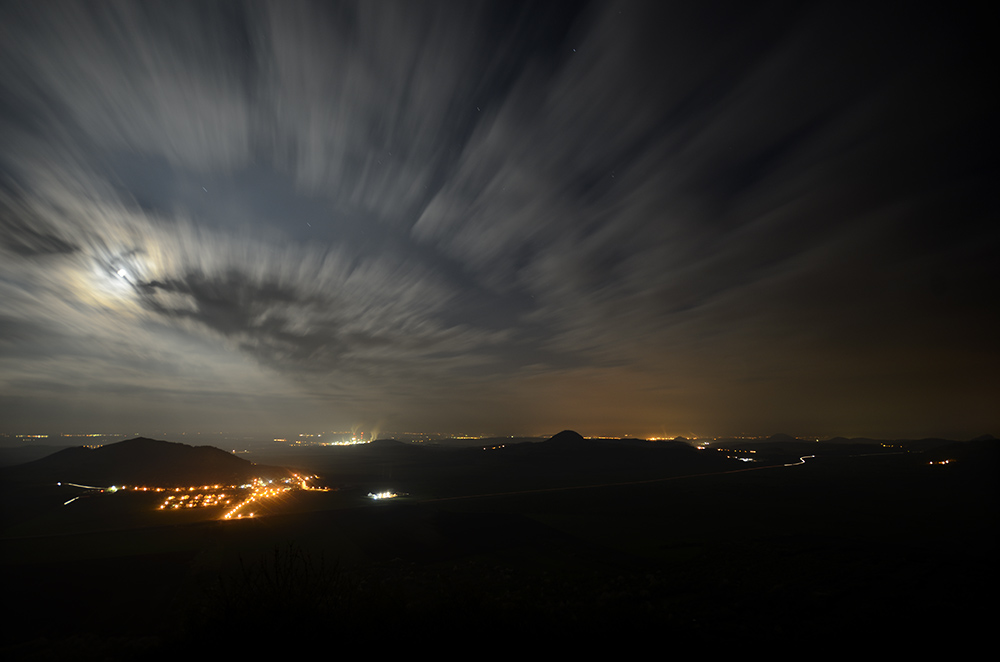 Moon over "Ran" - larger format