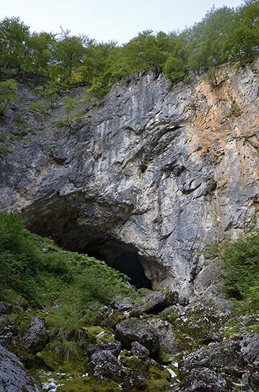 Shpella Lumit - men formt