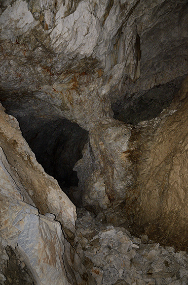 Shpella Lumit - men formt
