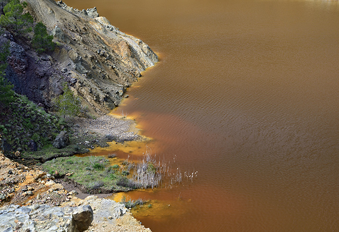 Jezero kyseliny - men formt