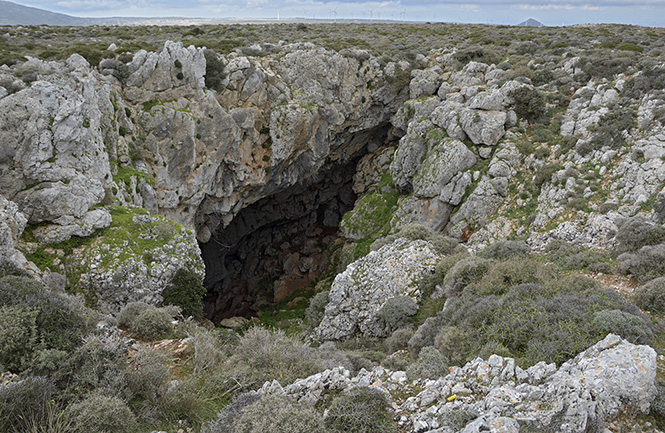 Jeskyn Kato Peristeras - men formt