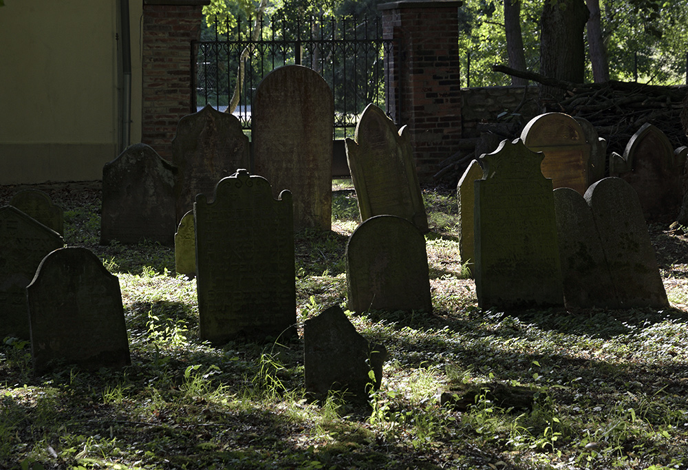 Jewish cemetery in "Uhnves" - larger format