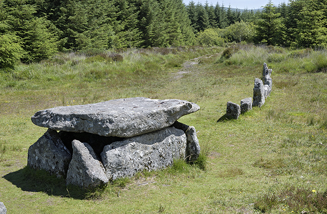 Dolmen u Postbridge - men formt