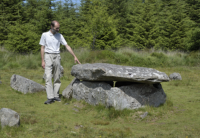 Dolmen u Postbridge - men formt