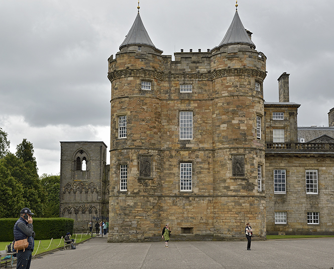 Holyrood - men formt