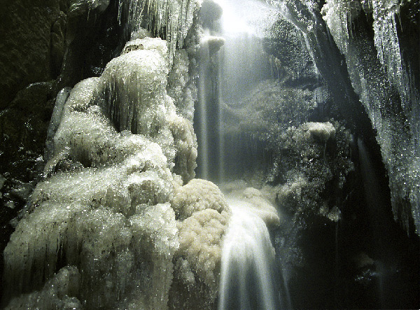 Adrpask vodopd v zim - men formt