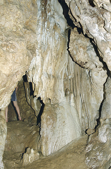 V jeskyni Vranovec - men formt